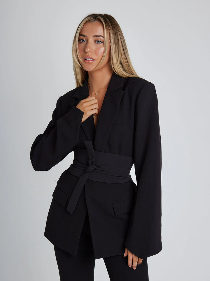 Lightweight women’s blazer – fitted belted design, breathable fabric, for versatile styling