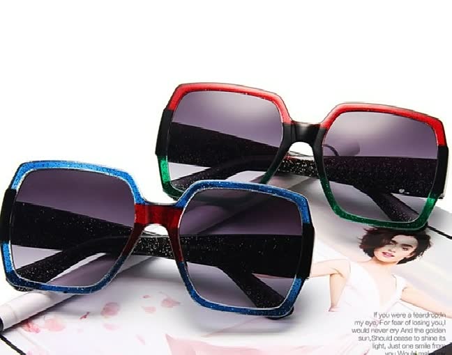 Lightweight women’s sunglasses – stylish oversized design, UV protection, for summer activities
