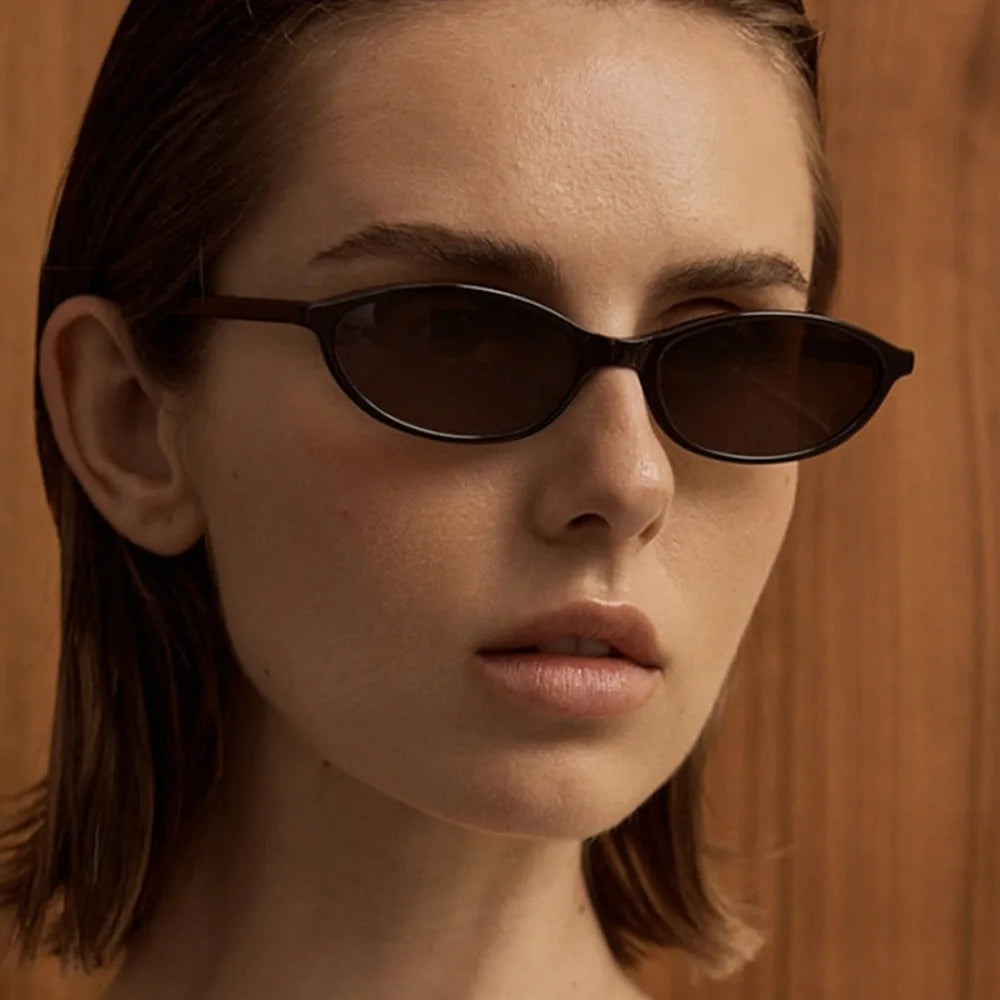 Lightweight women’s sunglasses – retro oval design, leopard print, for everyday wear