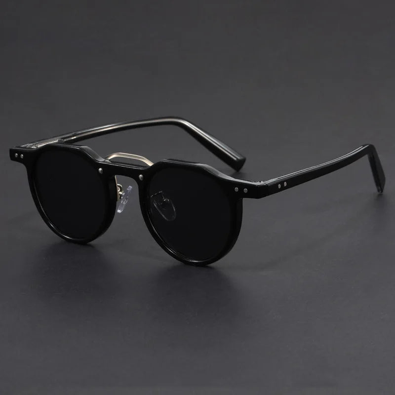 Robust men’s sunglasses – classic round design, lightweight material, for everyday wear