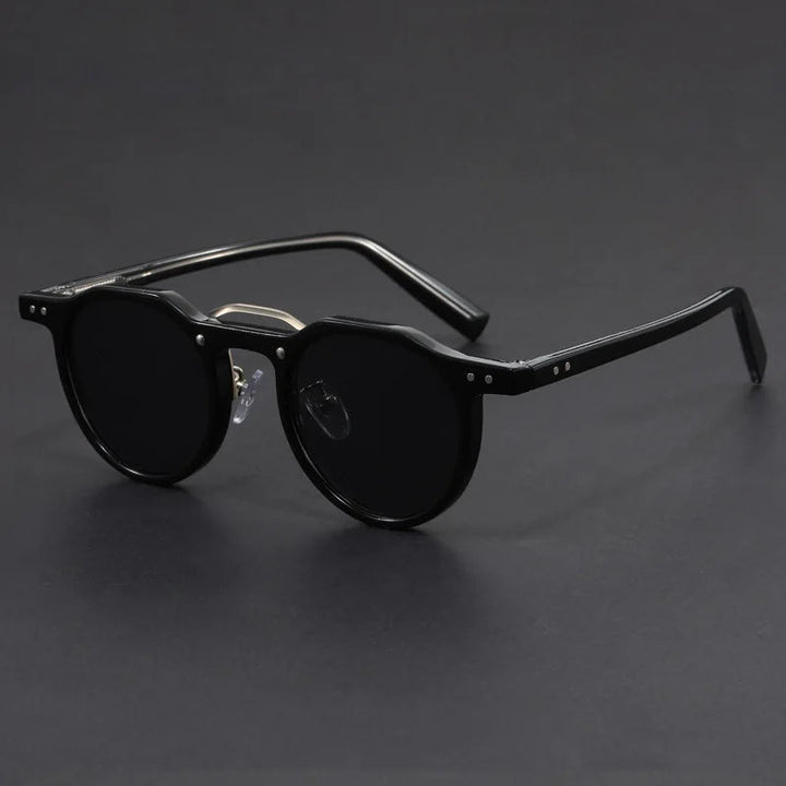 Robust men’s sunglasses – classic round design, lightweight material, for everyday wear