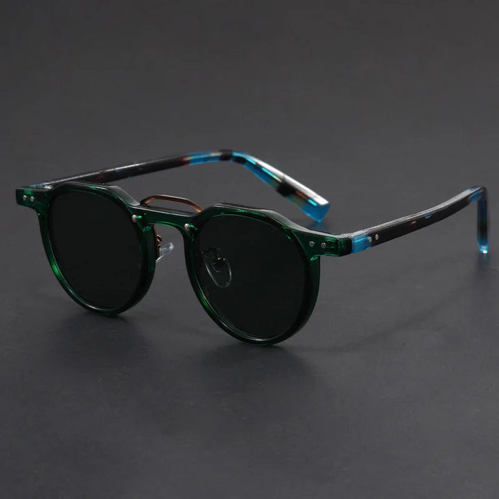 Robust men’s sunglasses – classic round design, lightweight material, for everyday wear