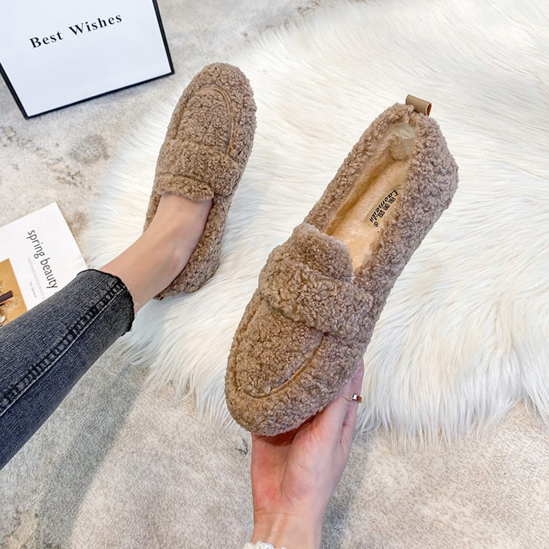 Plush Slip-On Shoes with Non-Slip Sole for Comfort and Style, Warm Indoor Footwear, Lightweight Casual Shoes