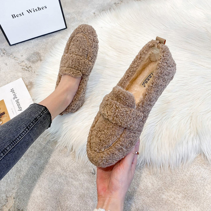 Plush Slip-On Shoes with Non-Slip Sole for Comfort and Style, Warm Indoor Footwear, Lightweight Casual Shoes