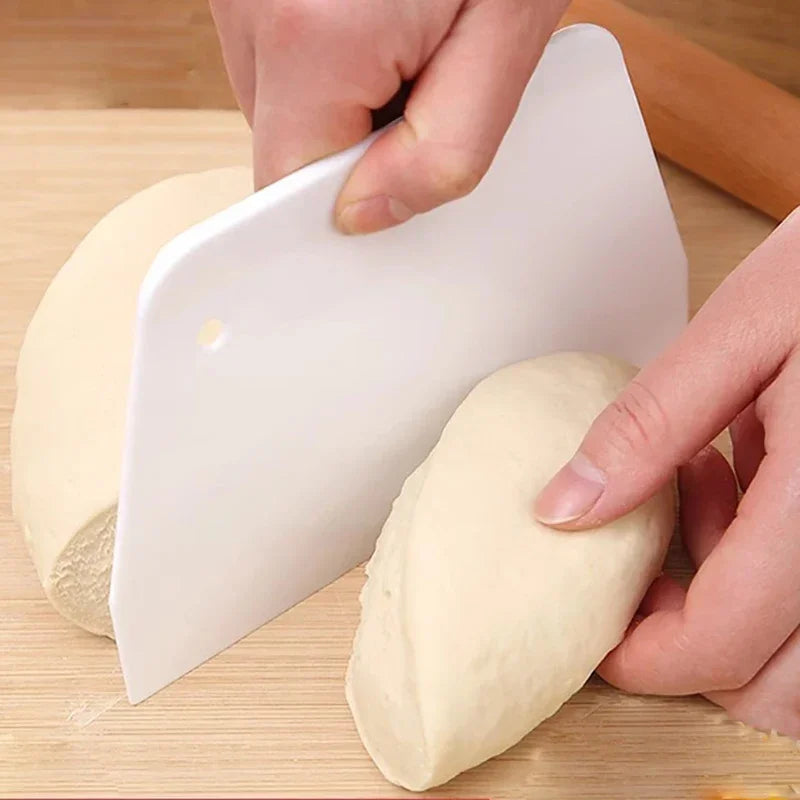 Multipurpose Dough Cutter Bowl Scraper - 13cm Kitchen Tool for Baking, Fondant, Cream, DIY Pastry and Cake