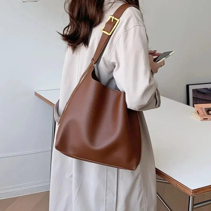 Crossbody Bag Large Capacity Bucket Bag Fall 2026 Trend Versatile Everyday Carry