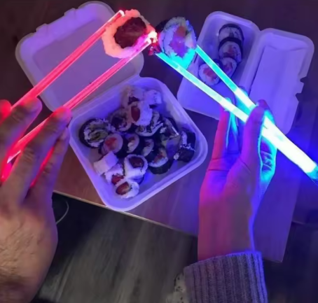 LED Luminous Lightsaber Chopsticks - Light Up Star Wars Party Tableware, Fun Kitchenware for Kids