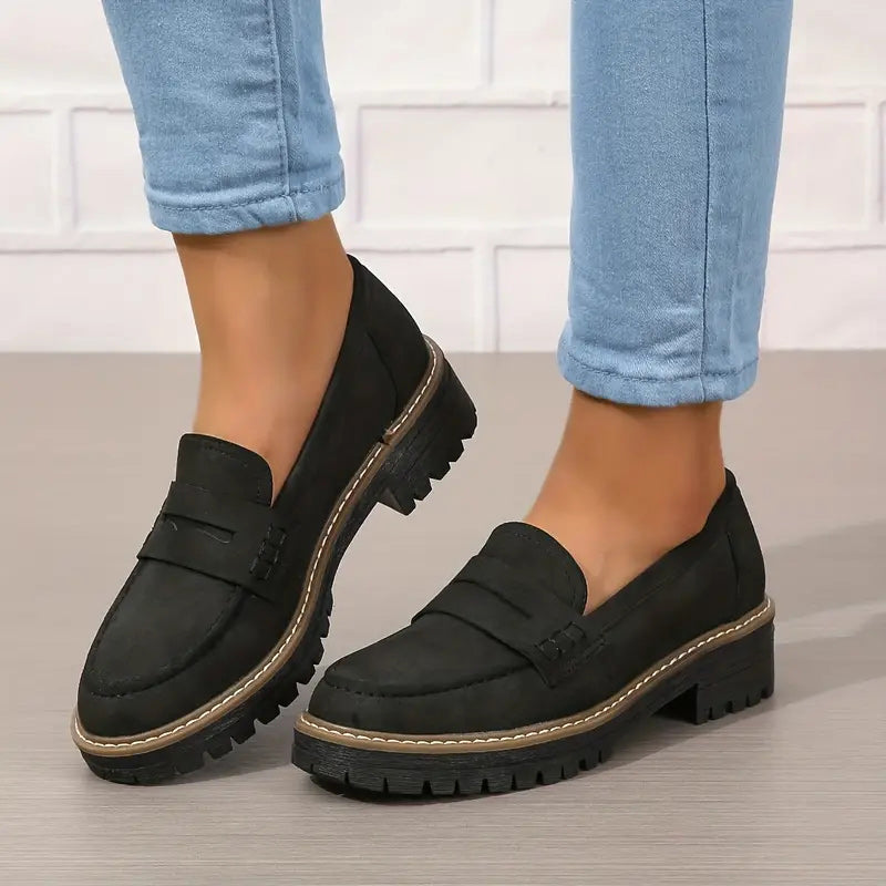 Thick Platform Moccasins for Women with 4.5 cm Padded Sole, Slip-On Design, Comfortable and Supportive Moccasin Slippers
